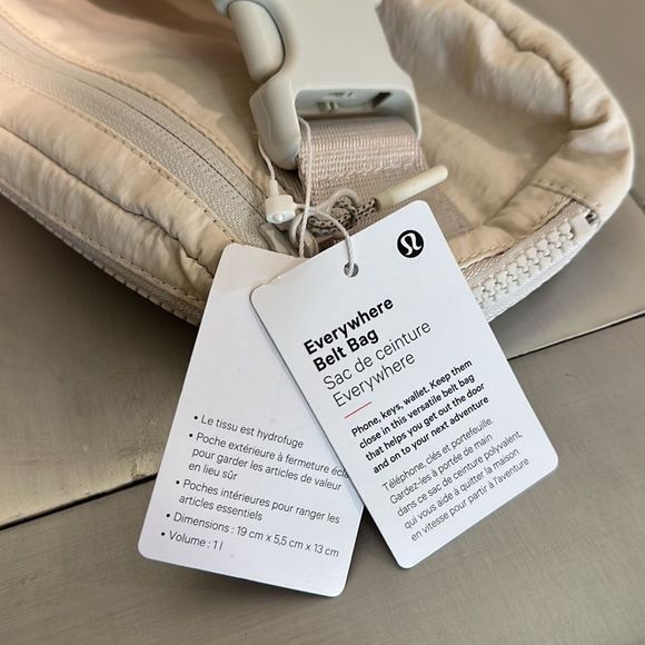 Lululemon Everywhere Belt Bag in white Opal NWT - Picture 4 of 4